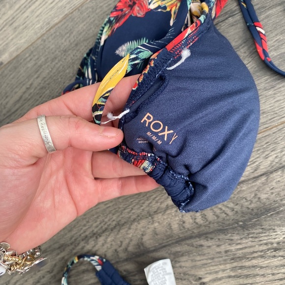 NWOT, Roxy Bikini - Size M - Picture 3 of 3